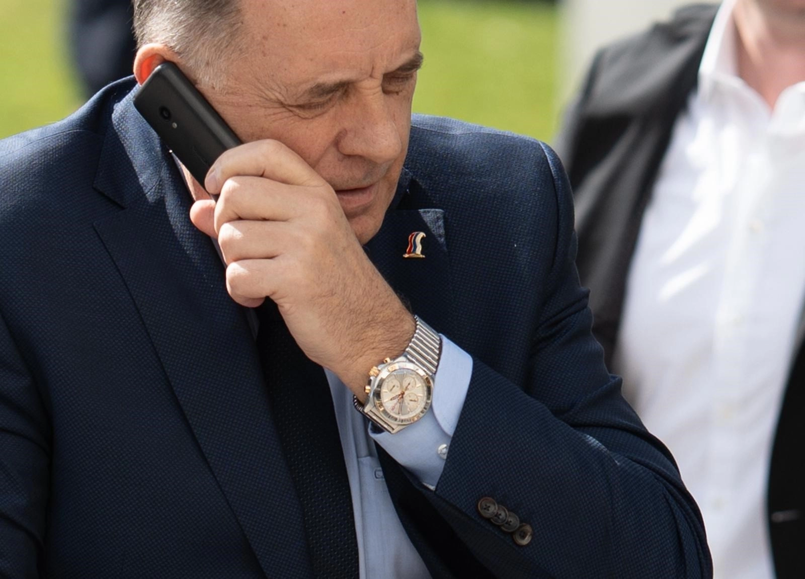 Dok građani jedva preživljavaju, Dodik se vozi u automobilu od 300.000 KM