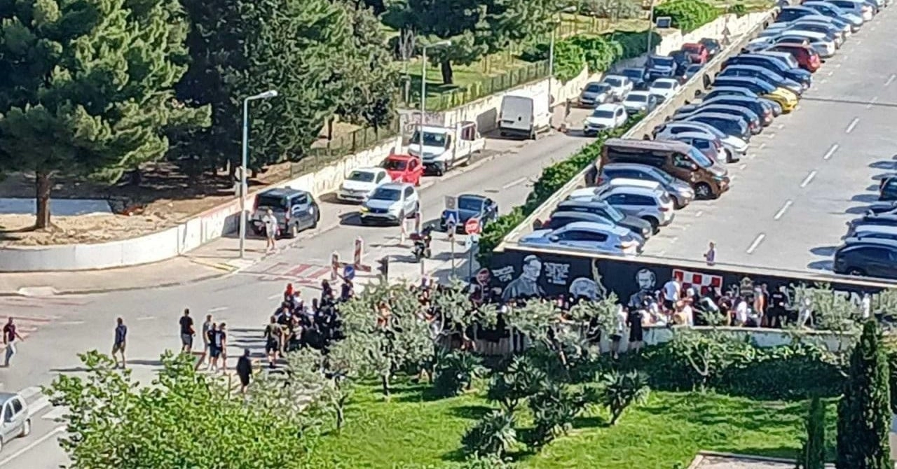 Masovna tučnjava navijača u Splitu! Intervenirala je policija, nastao stampedo... Procurila snimka obračuna