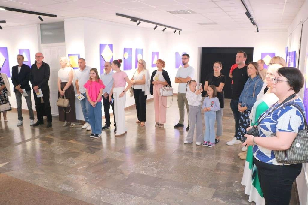 U Tomislavgradu otvorena izložba “Kontemplacije” Vesne Vuge Sušac