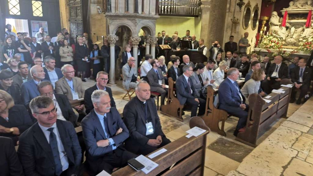 U Splitu otvoren međunarodni znanstveni skup u povodu 1100. obljetnice Hrvatskog kraljevstva