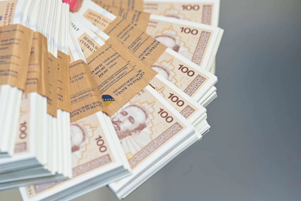 Prosječna neto plaća u FBiH u martu 2025. iznosila 1.565 maraka, bruto plata 2.444 marke