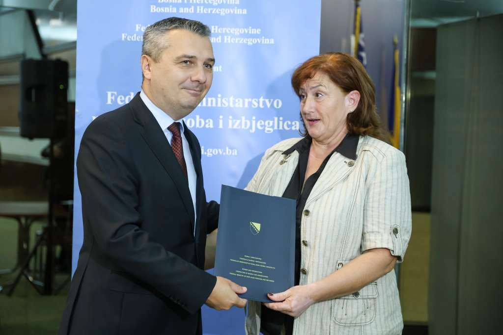 Potpisani ugovori za podršku povratnicima - 700 radnih mjesta i 1,3 milijuna maraka
