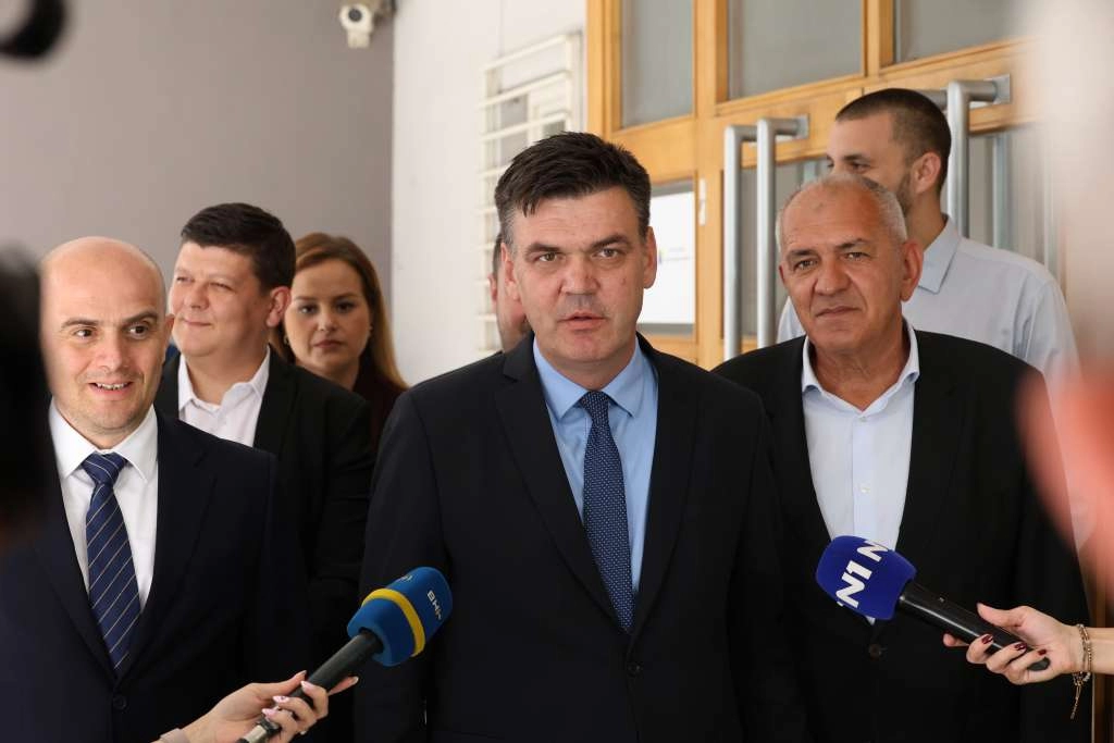 Cvitanović: Radnicima u javnim poduzećima se prijeti otkazom ako ne glasuju za HDZ BiH